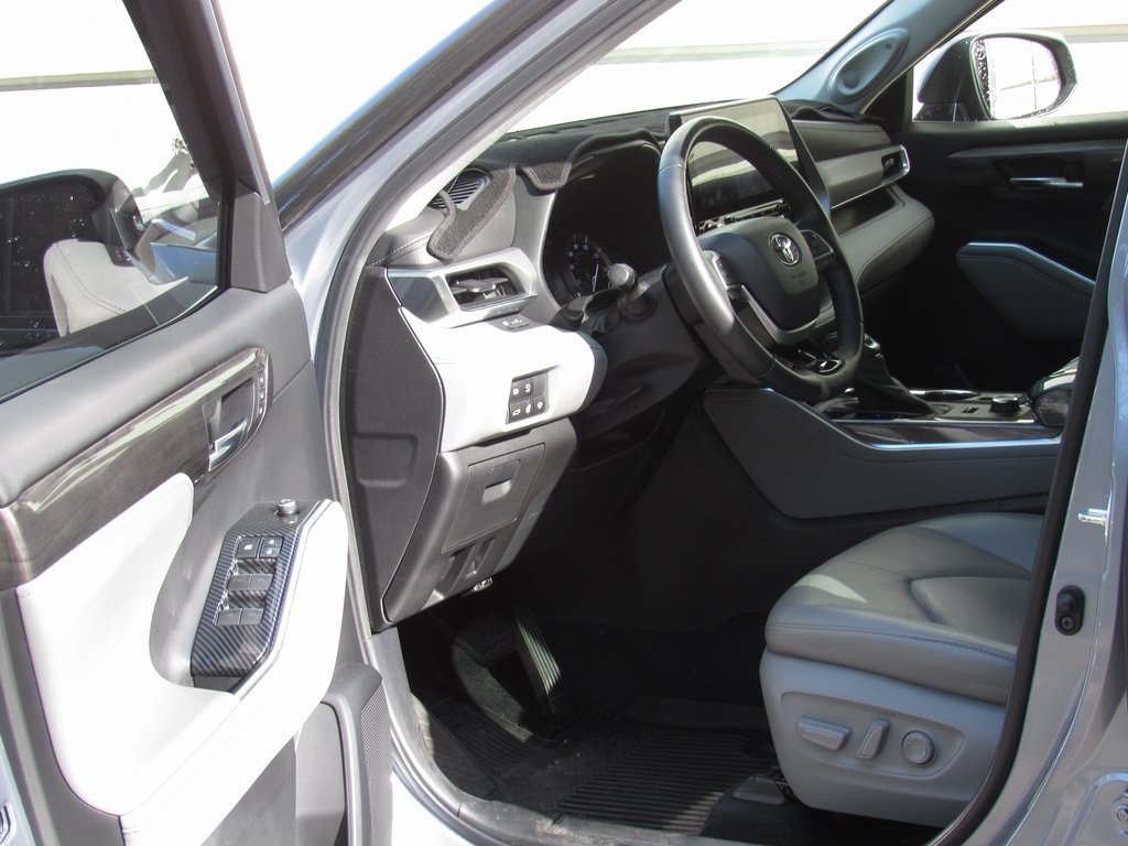 2022 Toyota Highlander Platinum photo 9