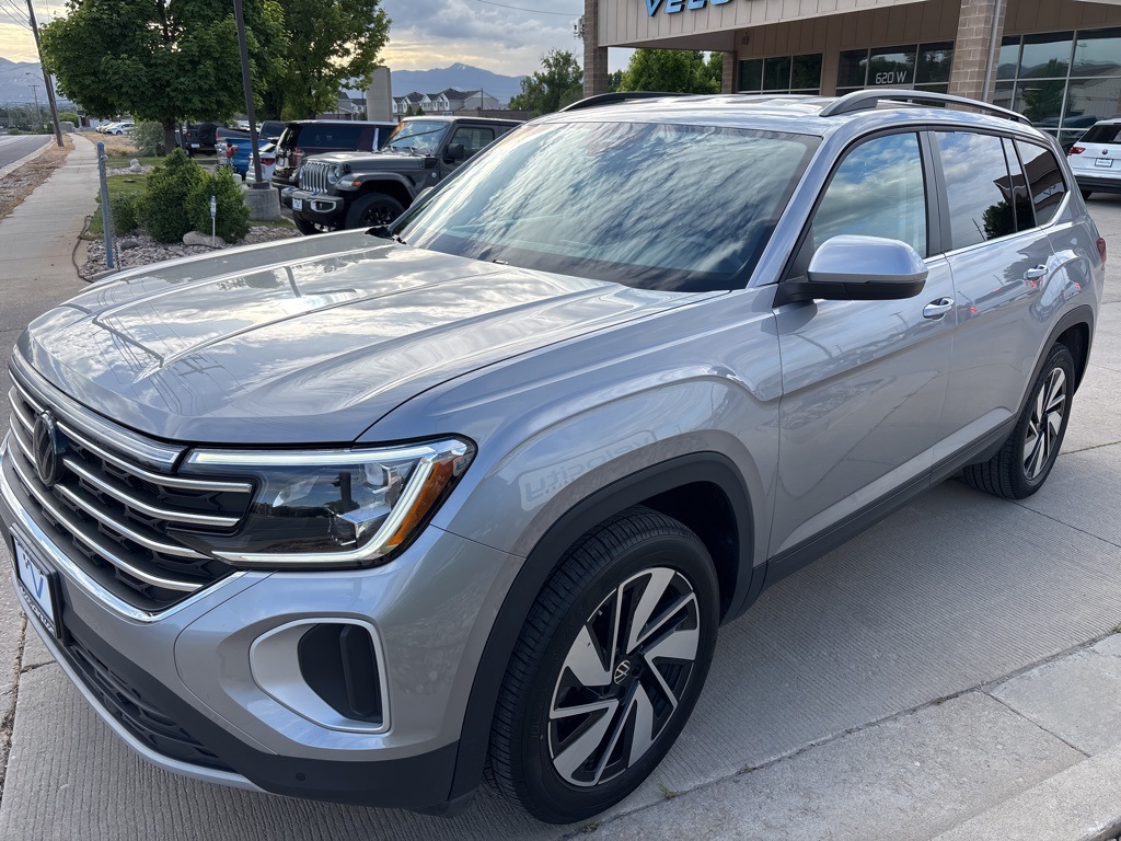 2024 Volkswagen Atlas SE Technology photo 3