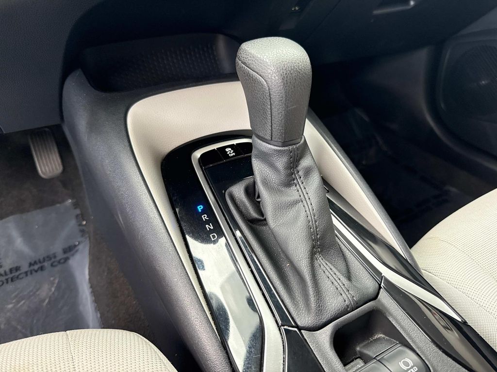 2022 Toyota Corolla LE photo 25