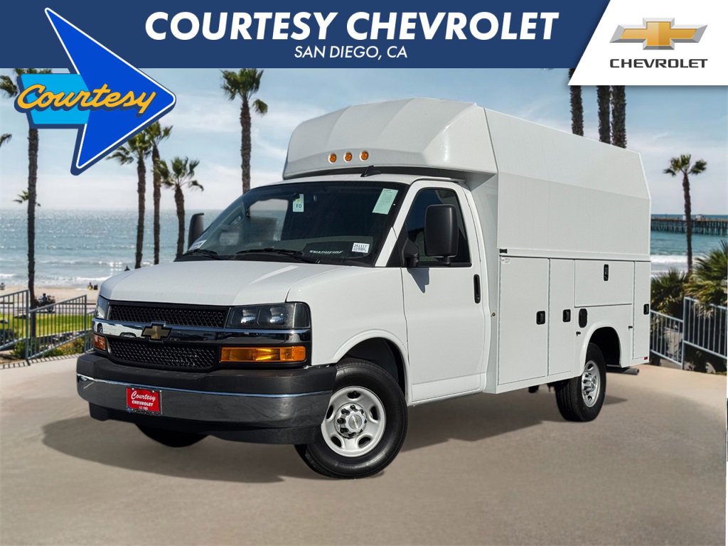 2025 Chevrolet Express Cutaway Base's photo