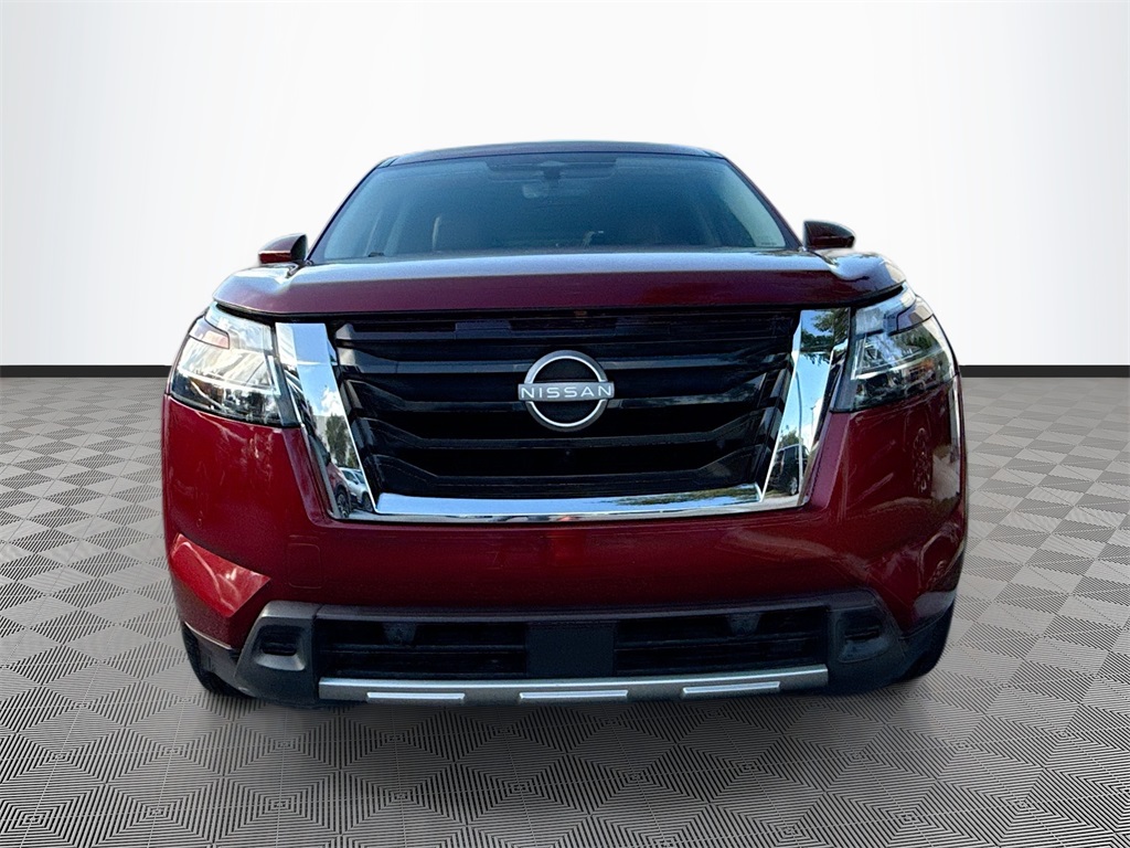 2023 Nissan Pathfinder Platinum photo 2