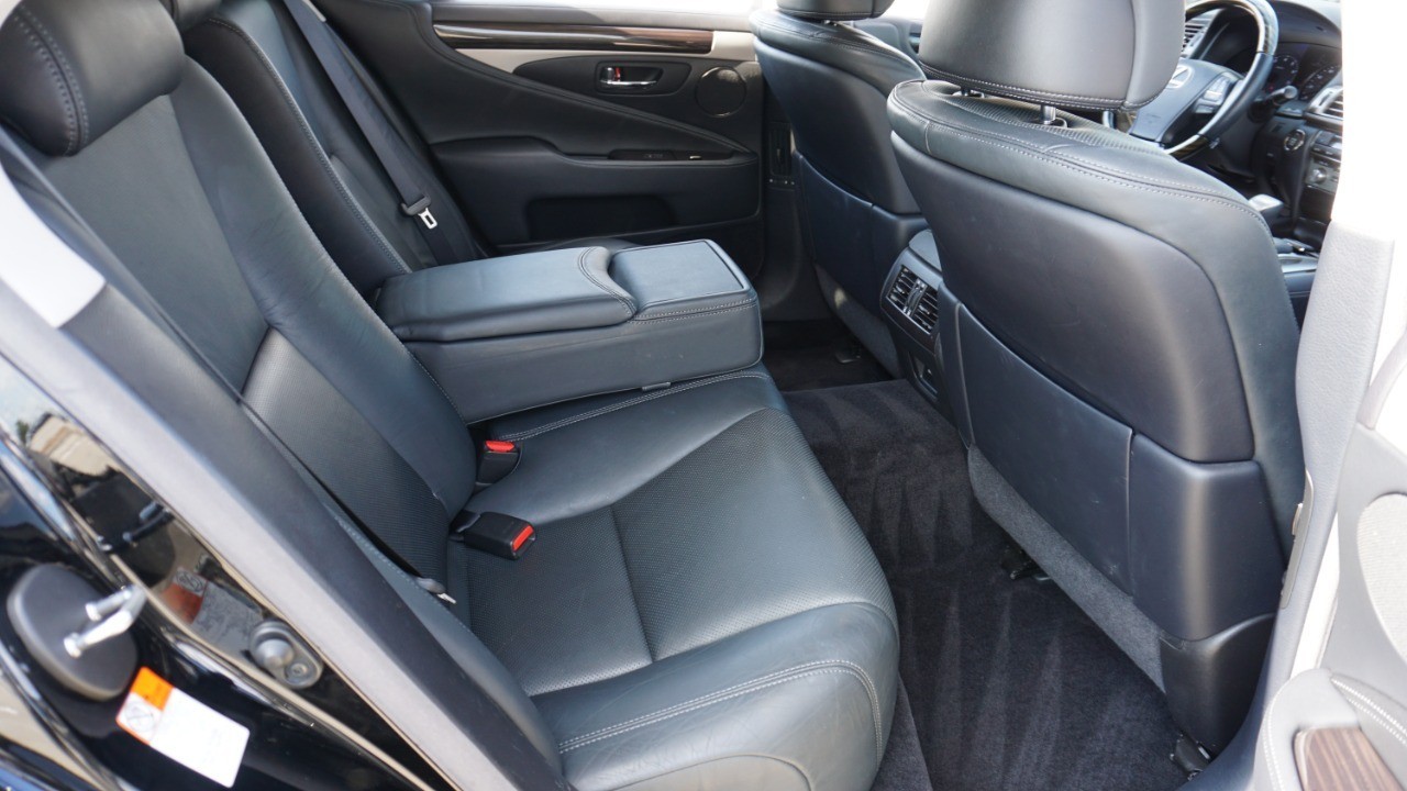 2017 Lexus LS 460 photo 29