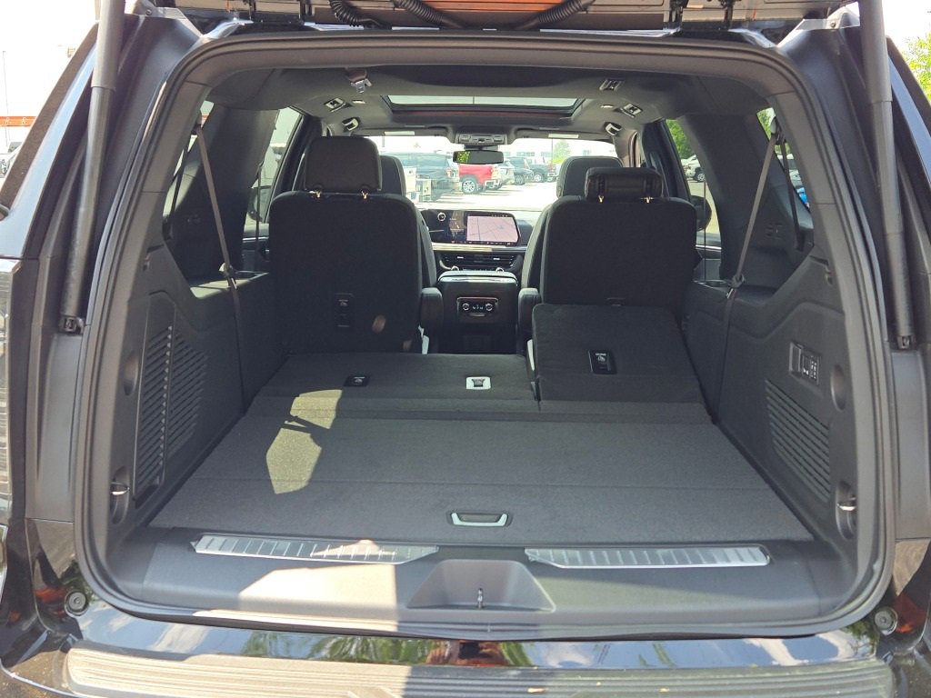 2025 Chevrolet Suburban Premier photo 18