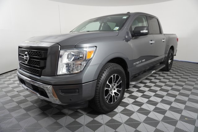 2020 Nissan Titan SV photo 3