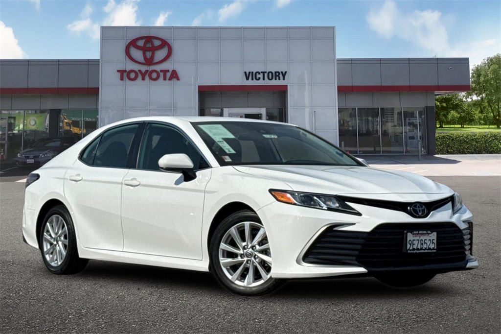 2023 Toyota Camry LE photo 2