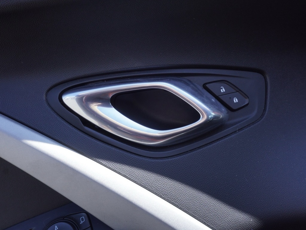 2020 Chevrolet Camaro Sport photo 10