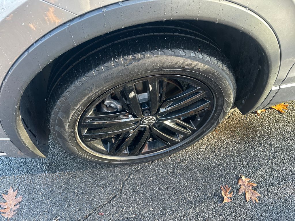 2022 Volkswagen Tiguan SE R-Line Black photo 2