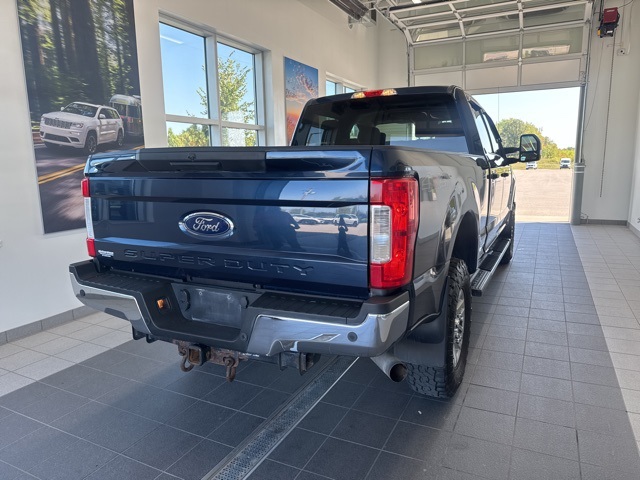 2018 Ford F-350 XLT photo 2