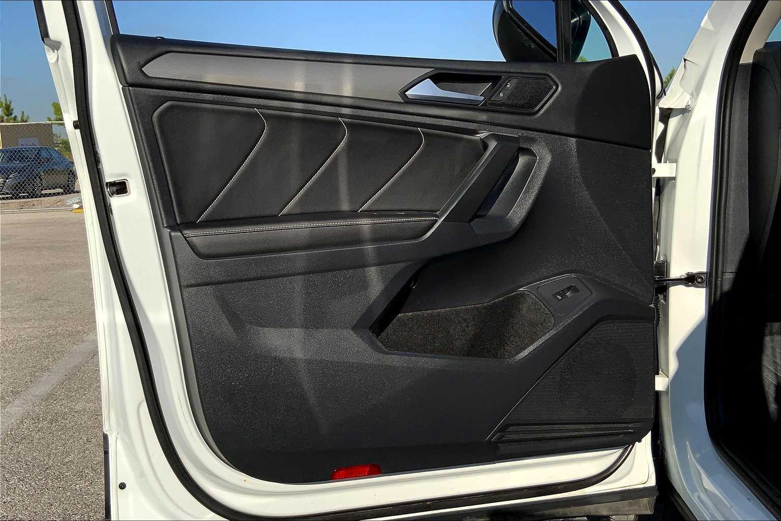 2024 Volkswagen Tiguan SE Wolfsburg Edition photo 19