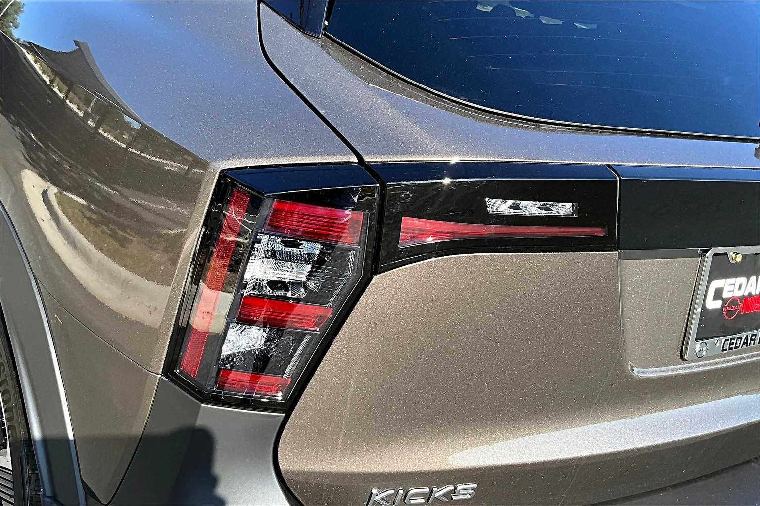 2025 Nissan Kicks SV photo 13