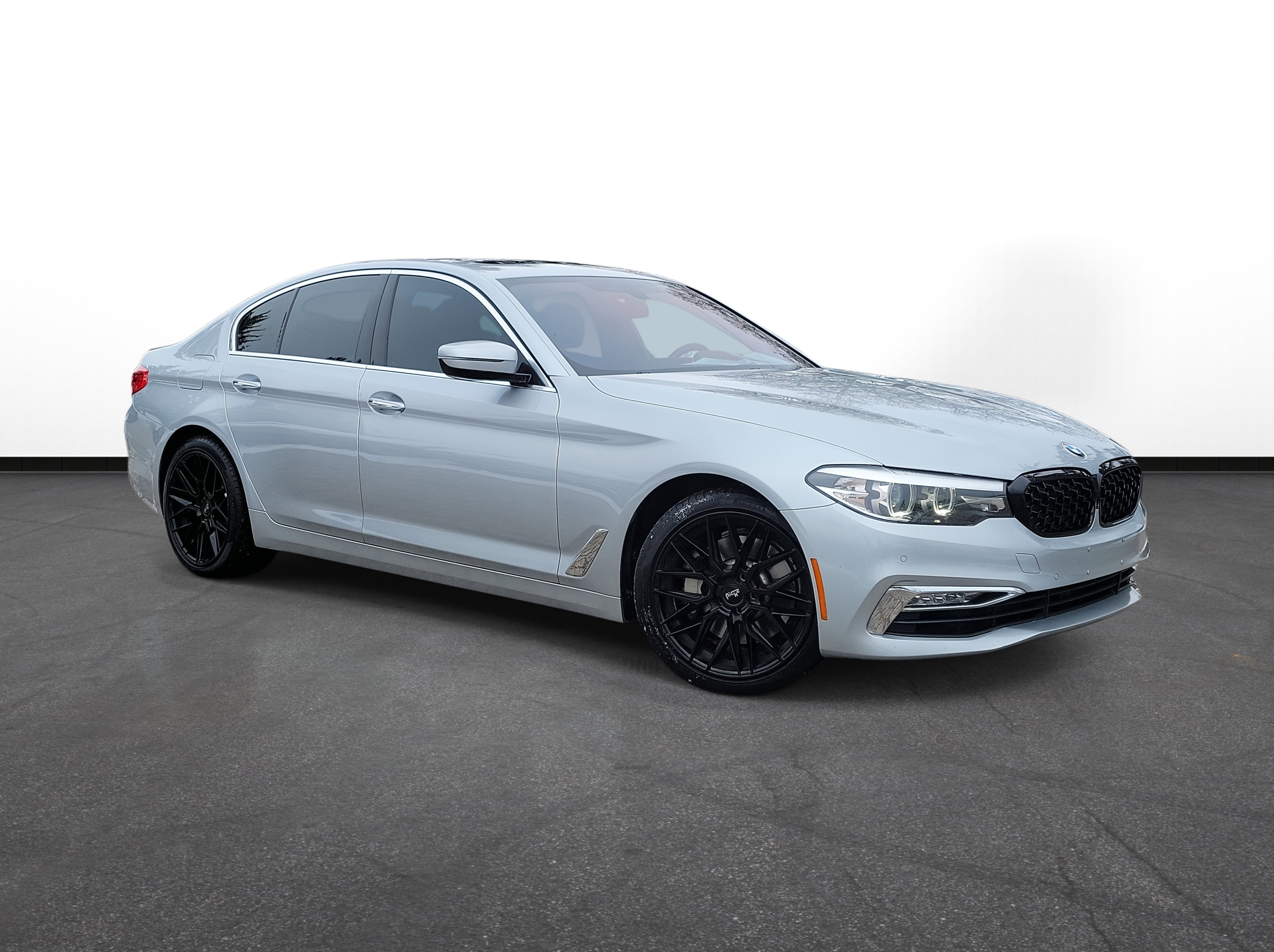 2018 BMW 5 Series 530i's photo
