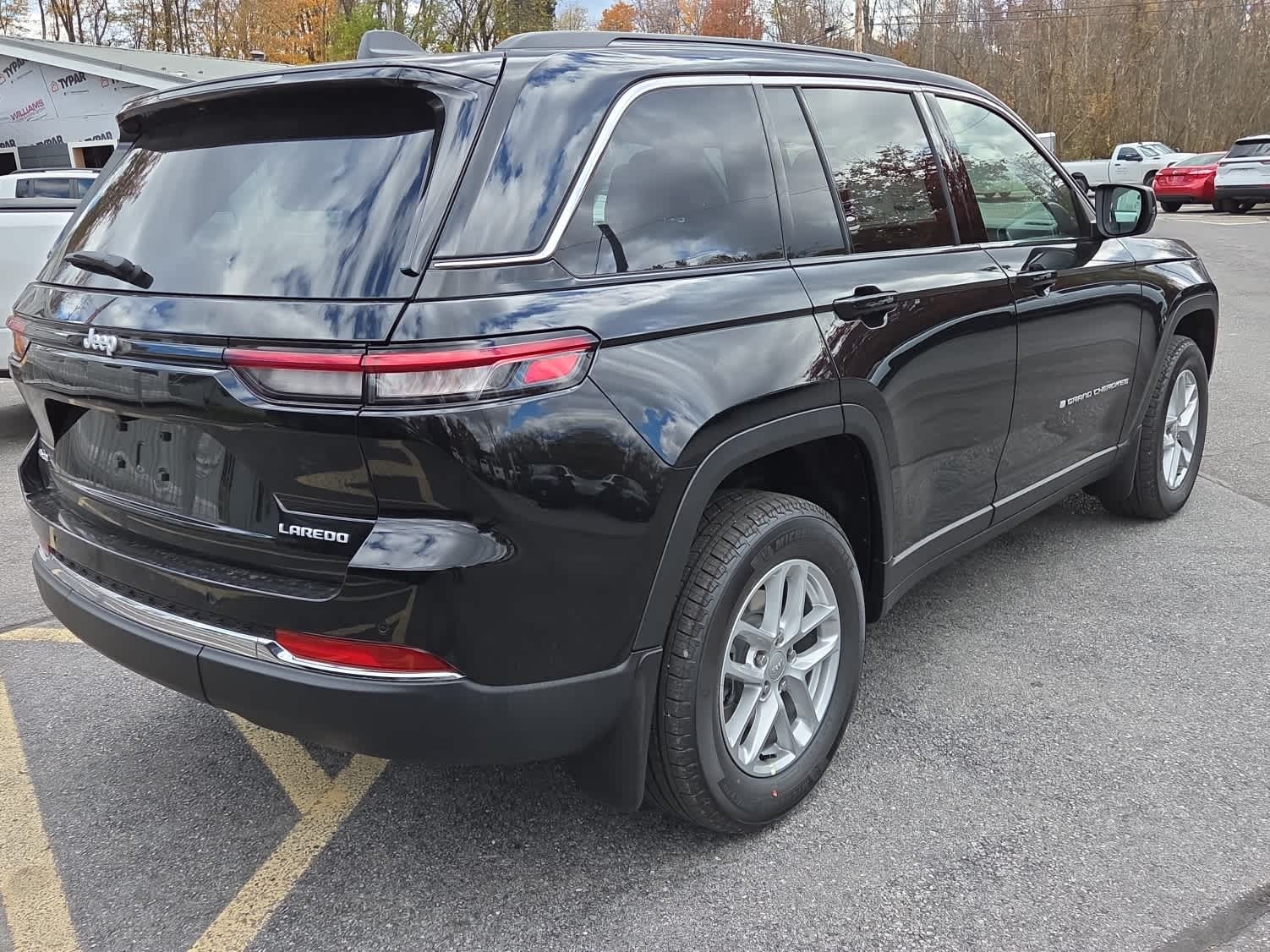 2025 Jeep Grand Cherokee Laredo X photo 4