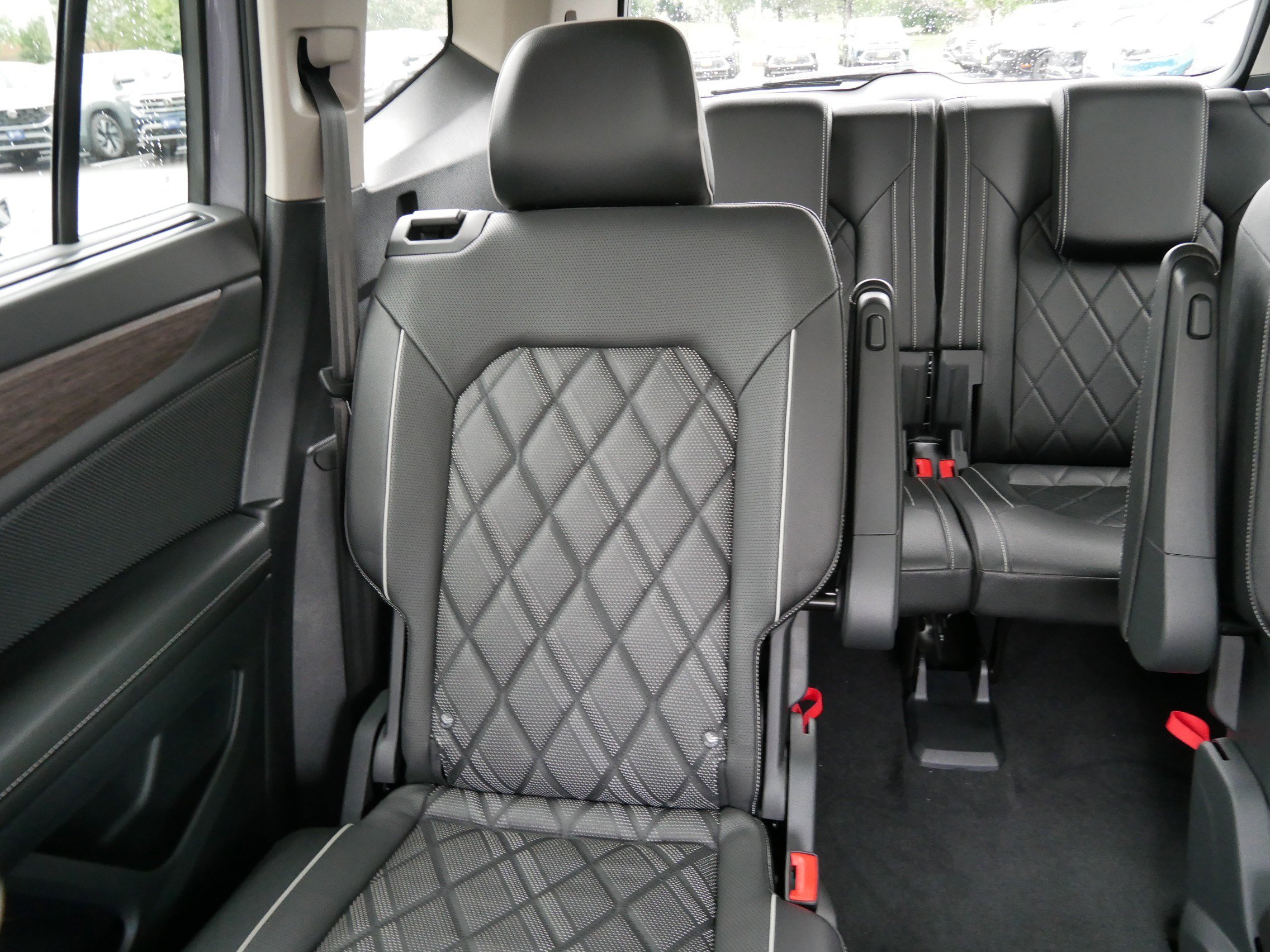 2024 Volkswagen Atlas SEL Premium R-Line photo 12