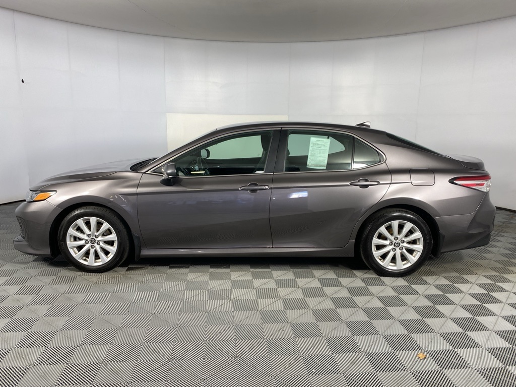 2020 Toyota Camry LE photo 12