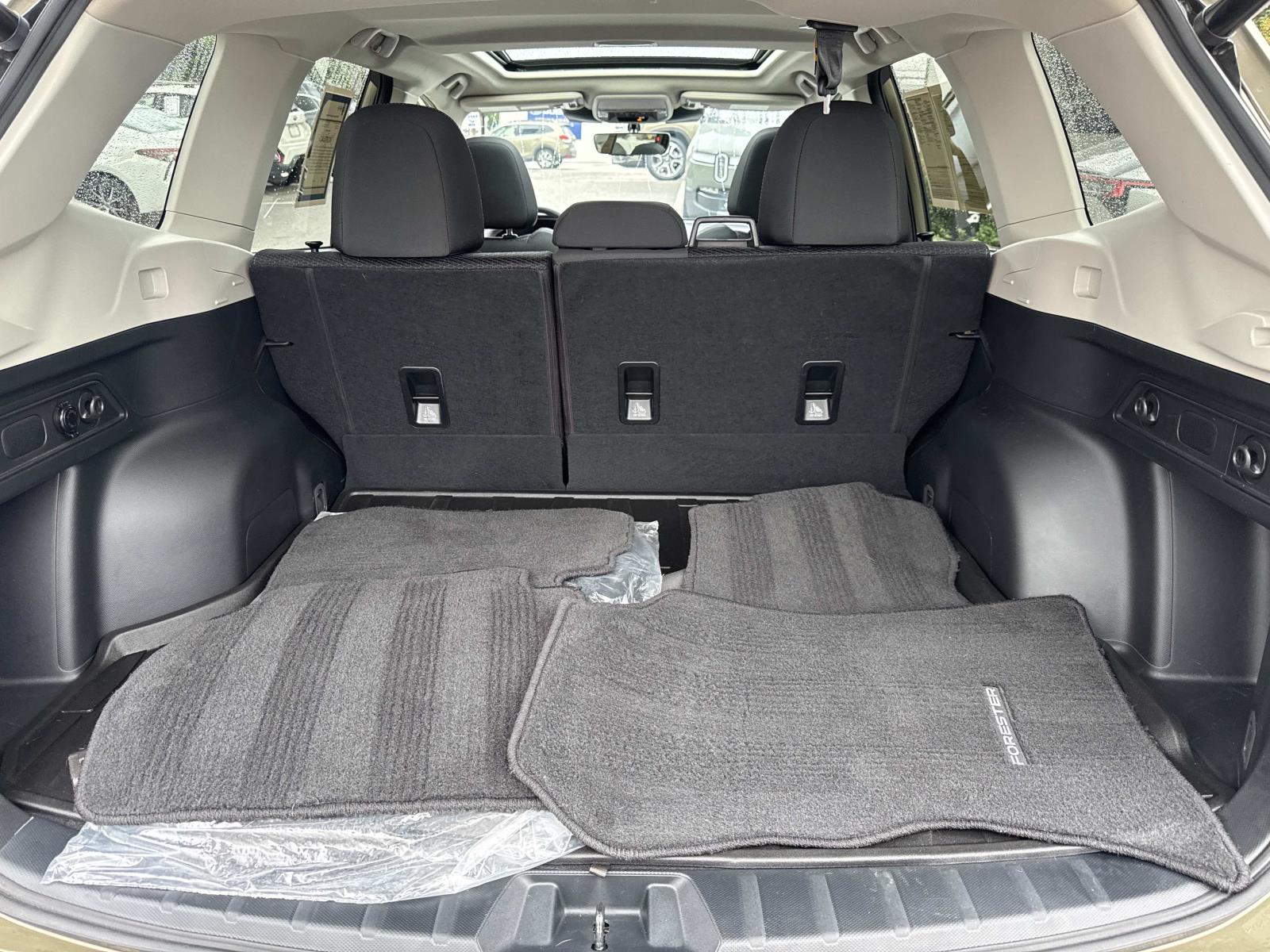2024 Subaru Forester Premium photo 8