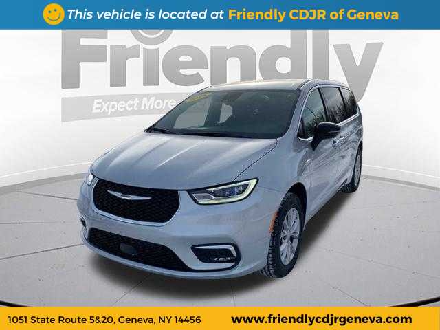 2026 Chrysler Pacifica Select's photo