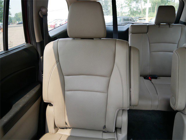 2016 Honda Pilot Elite photo 13