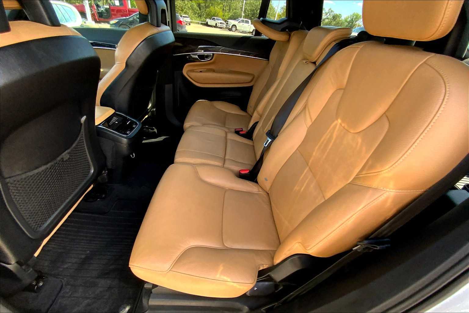 2018 Volvo XC90 Momentum photo 18