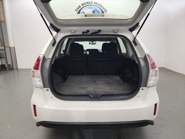 2017 Toyota Prius V photo 3