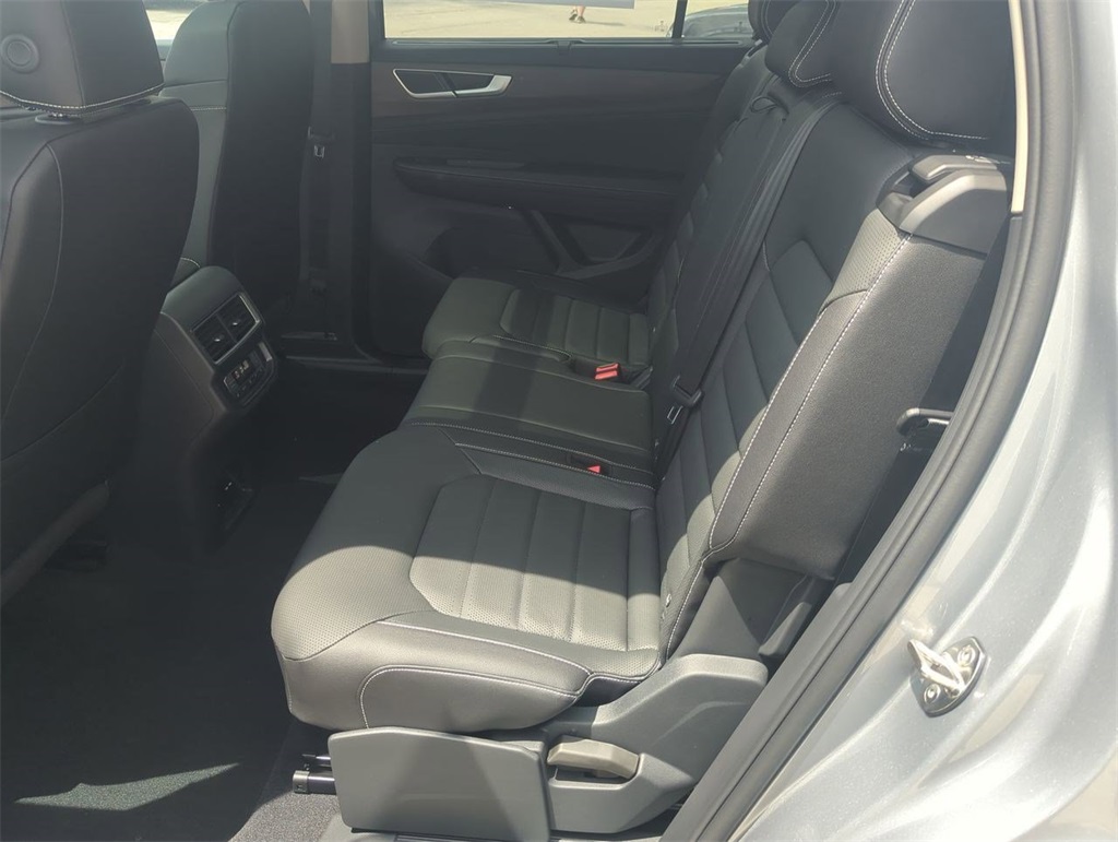 2025 Volkswagen Atlas SEL photo 21