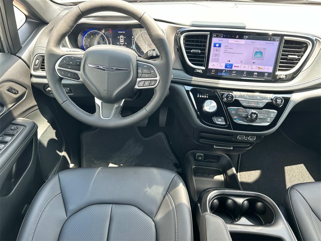 2025 Chrysler Pacifica photo 18