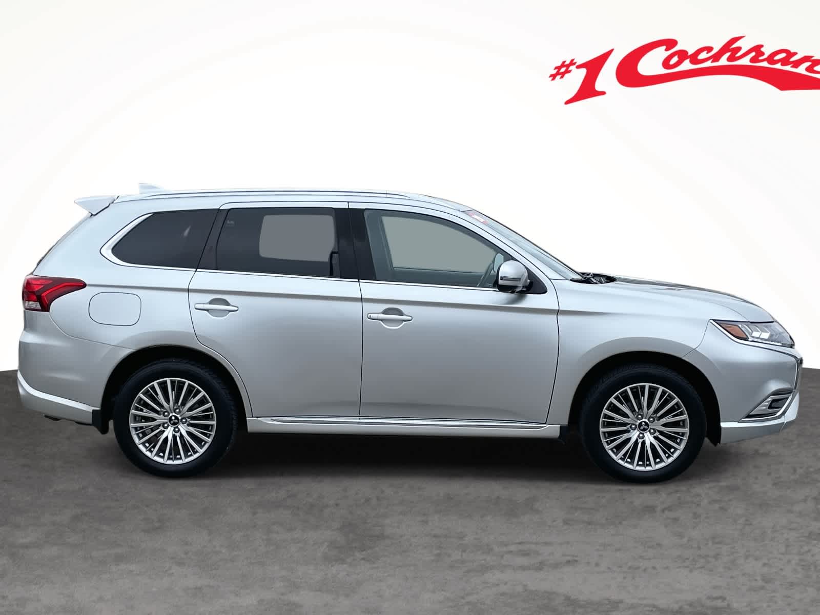 2020 Mitsubishi Outlander GT photo 2