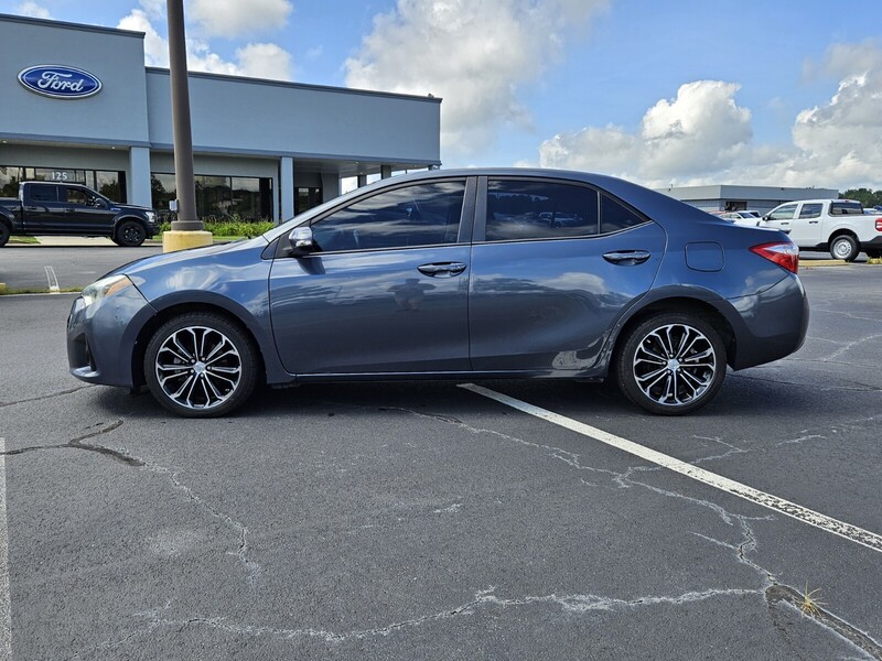 2016 Toyota Corolla S photo 4