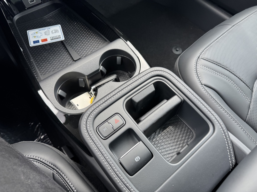 2025 Ford Mustang Mach-E Premium photo 22