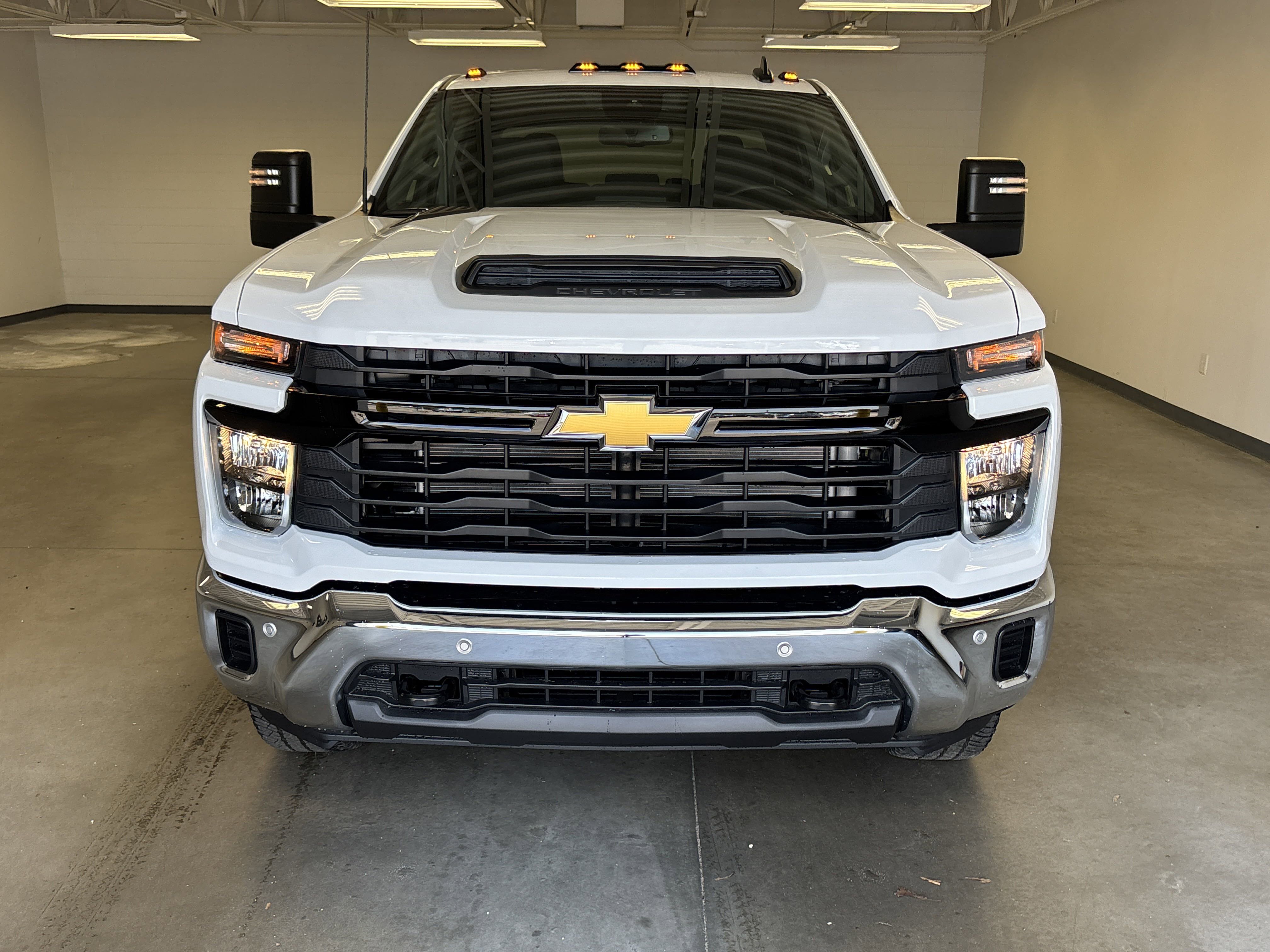 2025 Chevrolet Silverado 2500HD Work Truck photo 4