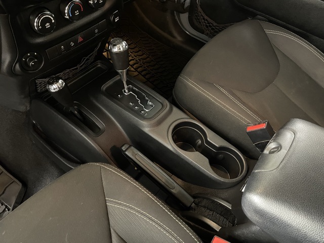 2014 Jeep Wrangler Unlimited Rubicon photo 25