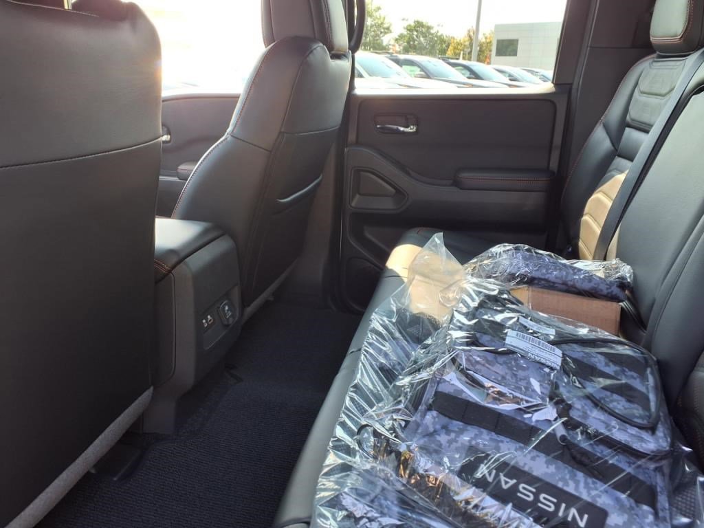 2025 Nissan Frontier Crew Cab PRO-4X photo 11