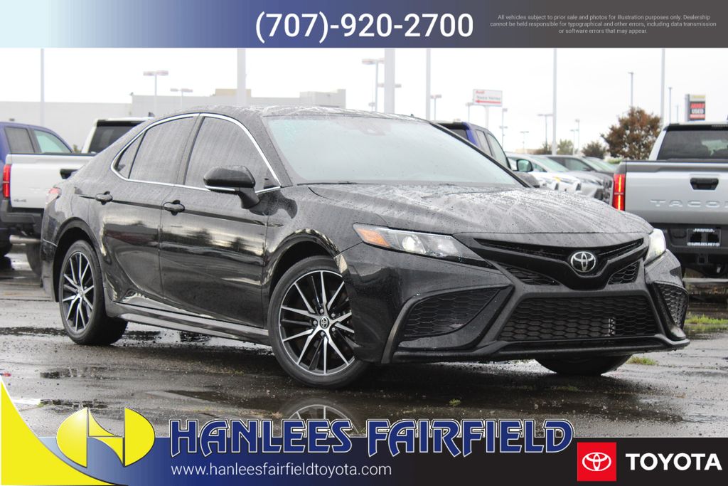 2024 Toyota Camry SE's photo