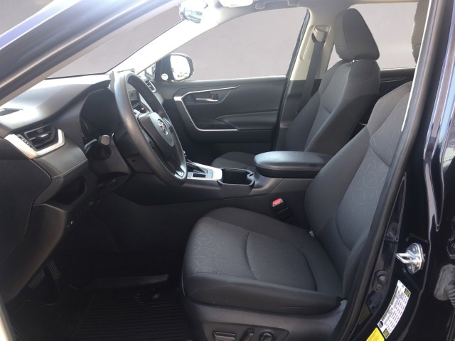 2024 Toyota RAV4 XLE photo 9