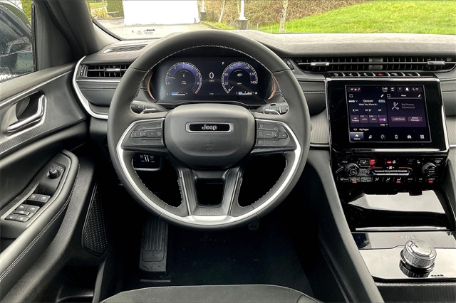 2025 Jeep Grand Cherokee Altitude photo 16