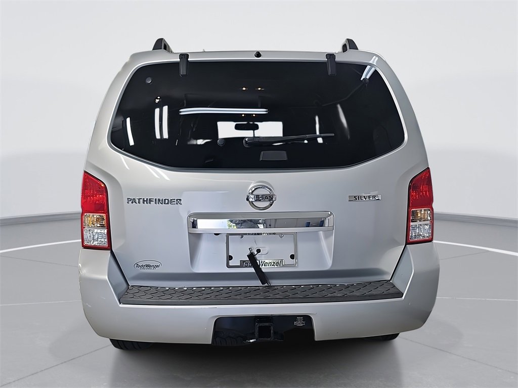 2011 Nissan Pathfinder Silver Edition photo 4