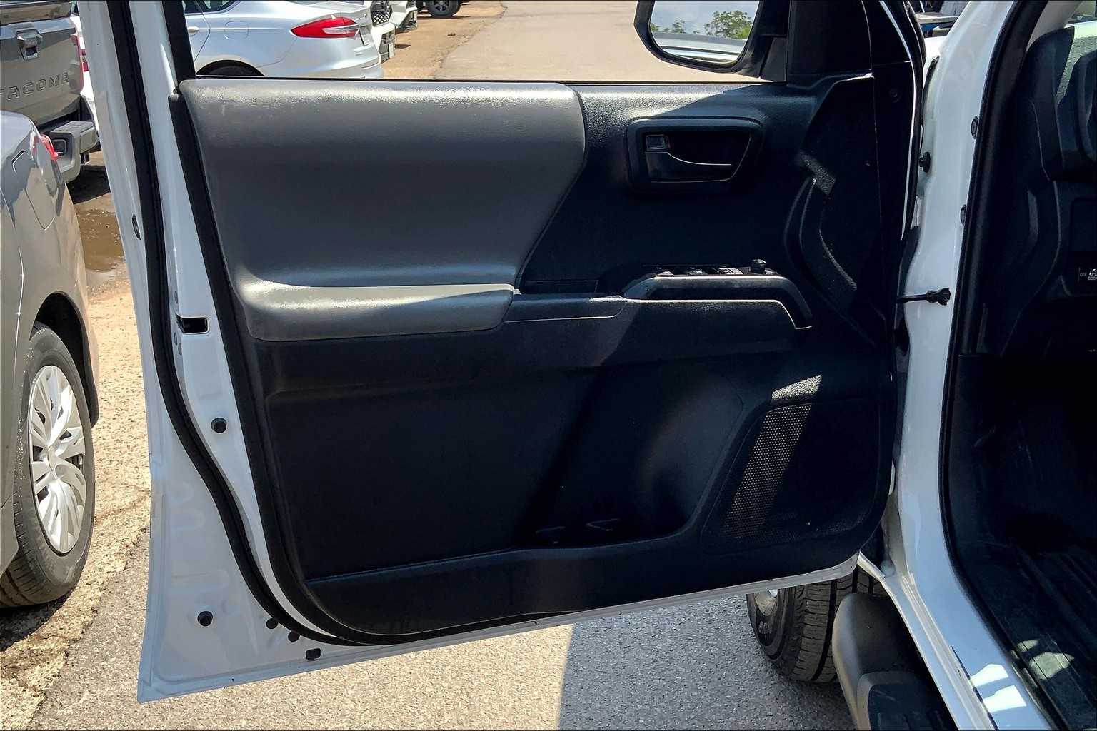 2023 Toyota Tacoma SR 4x4 photo 19