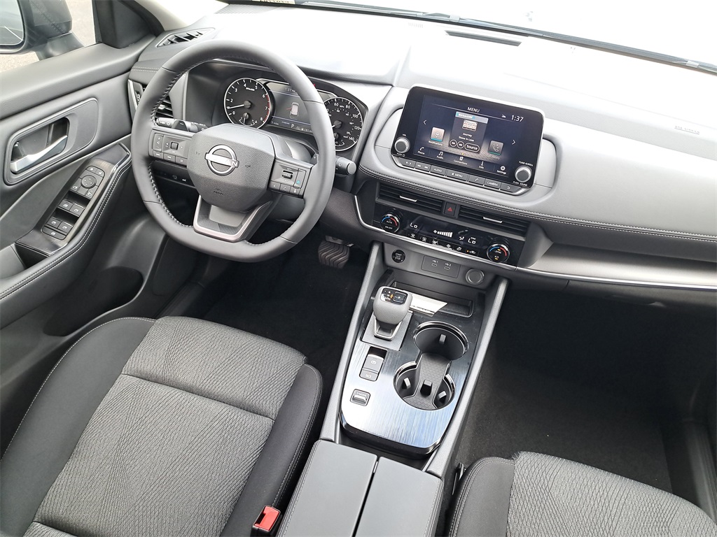 2026 Nissan Rogue SV photo 14