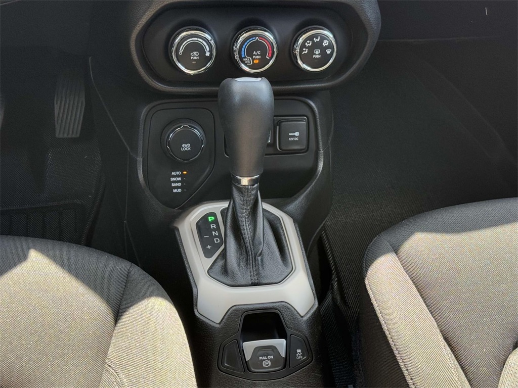 2017 Jeep Renegade Sport photo 18
