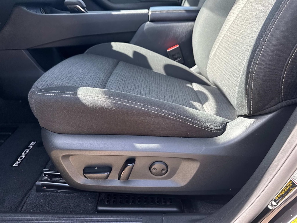 2023 Nissan Rogue SV photo 15