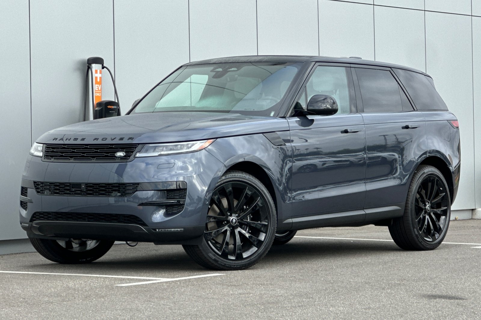 2025 Land Rover Range Rover Sport SE's photo