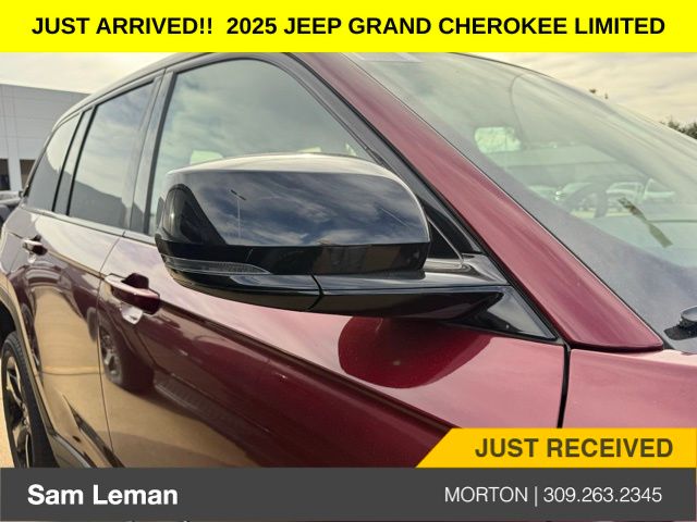 2025 Jeep Grand Cherokee Limited photo 3