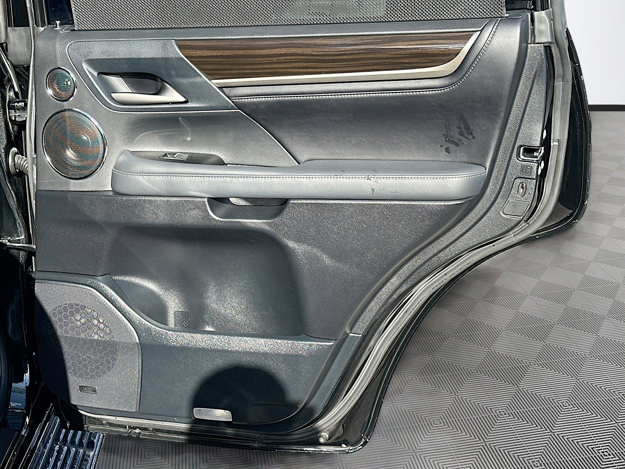 2020 Lexus LX 570 photo 34