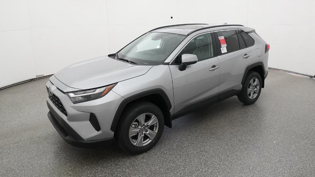 2025 Toyota RAV4 XLE's photo