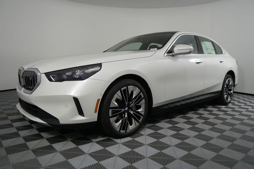 New 2025 Mineral White Metallic BMW eDrive40 image 7