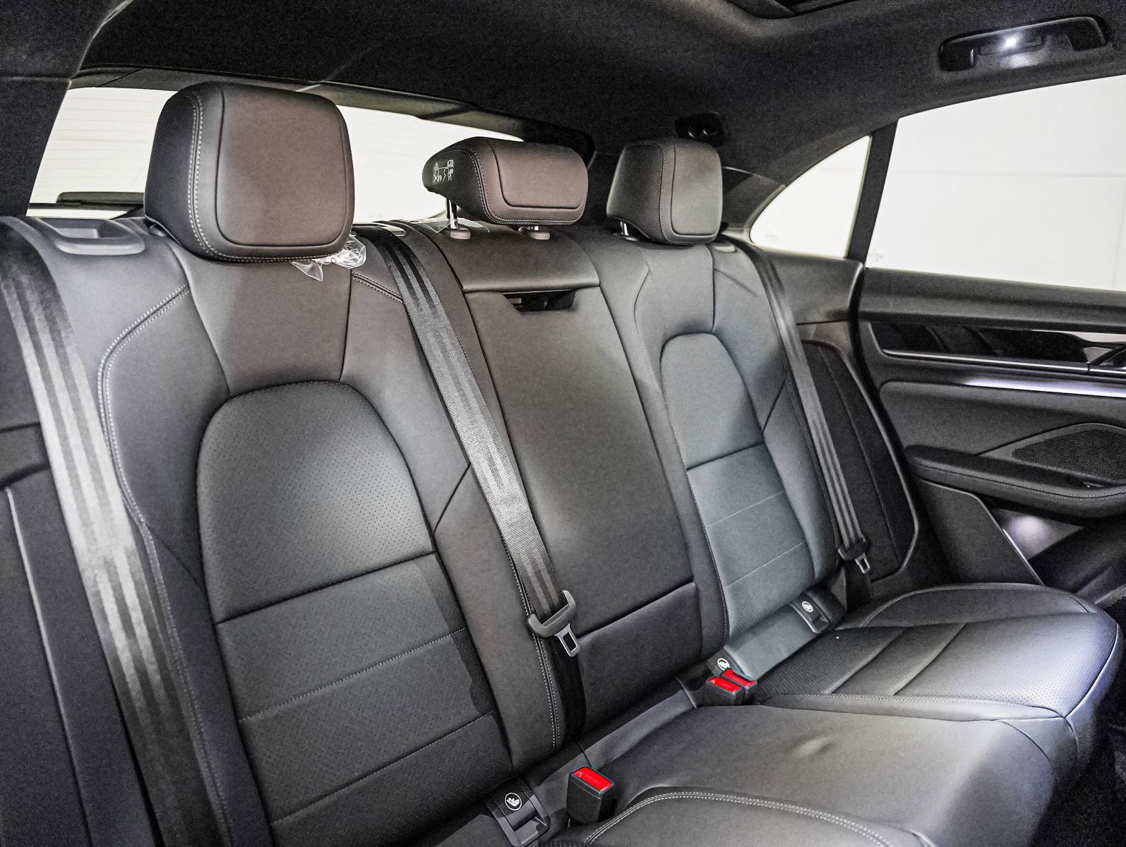 2025 Porsche Macan Electric photo 6