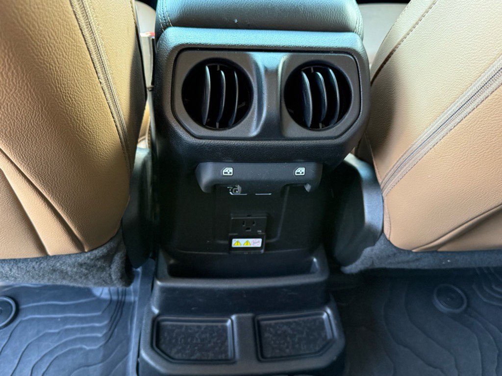 2020 Jeep Wrangler Unlimited Sahara photo 11