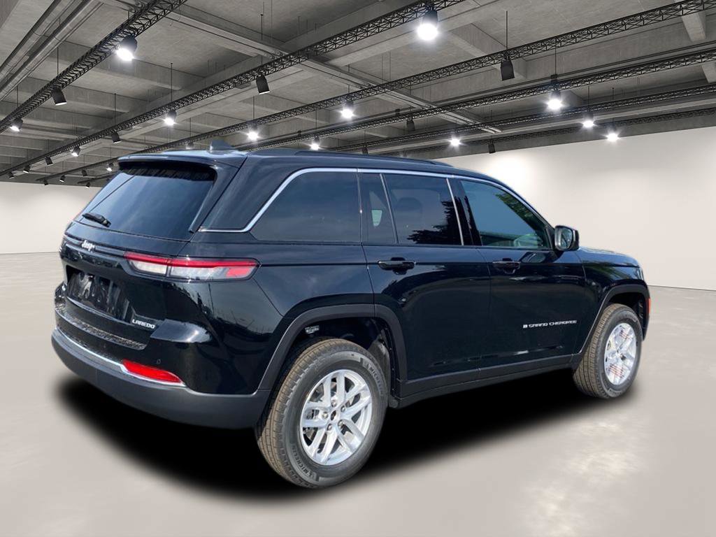2025 Jeep Grand Cherokee Laredo Altitude photo 2