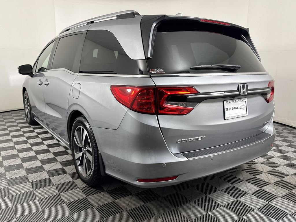 2023 Honda Odyssey Touring photo 3