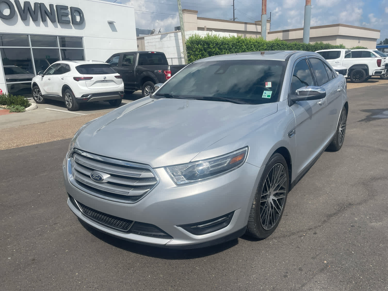 2017 Ford Taurus Limited photo 2
