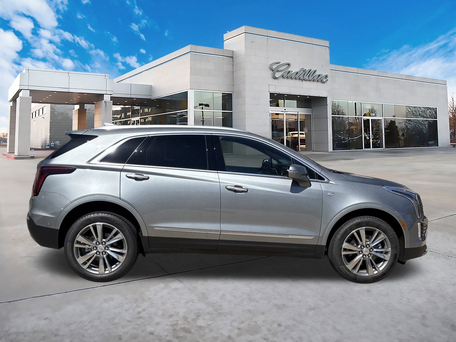 2025 Cadillac XT5 Premium Luxury photo 2